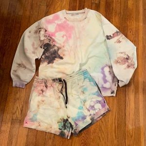 Tie dye sweatshirt w shorts
